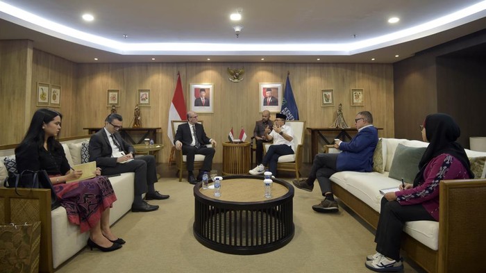 Momen Dubes Suriah Sambangi Markas Kemendag Mendag Zulhas menerima kunjungan Duta Besar Suriah Jakarta, Abdulmonem Annan di Kantor Kementerian Perdagangan, Jakarta, Kamis (22/6/2023).