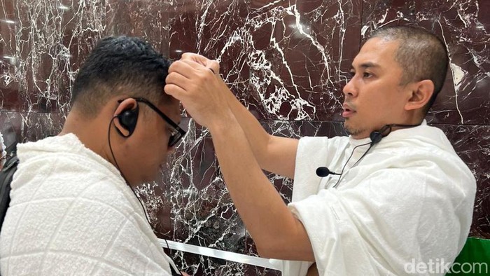 Momen Jemaah Maktour Kloter Akhir Jalani Umrah Jemaah kloter terakhir rombongan Maktour Tour & Travel tiba di Tanah Suci Makkah, Arab Saudi pada Kamis (22/6) malam waktu setempat.