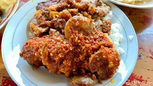 Nasi Uduk Betawi ala Bang Dihul Kejaksaan yang Paling Ramai di Ciledug
