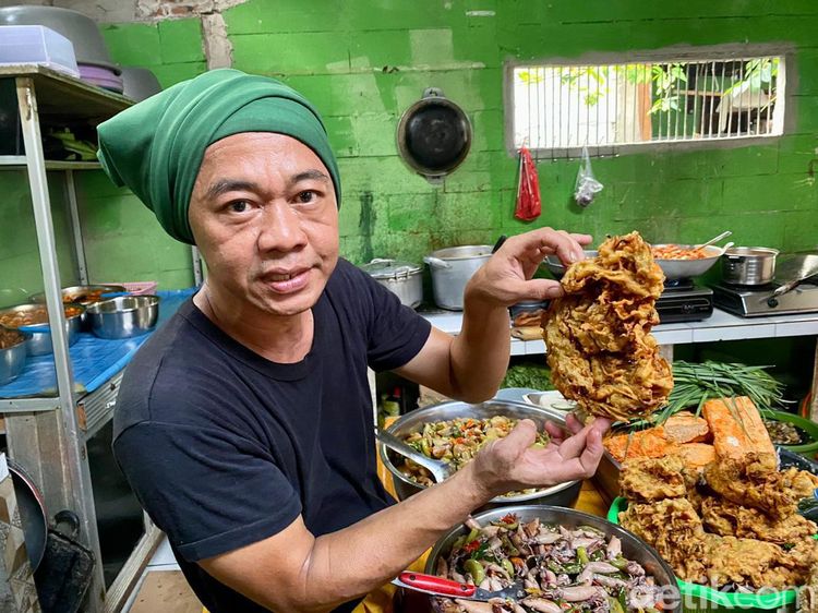 Heboh! Aksi Nyak Kopsah Masak dan Layani Pembeli Oseng Bang Madun