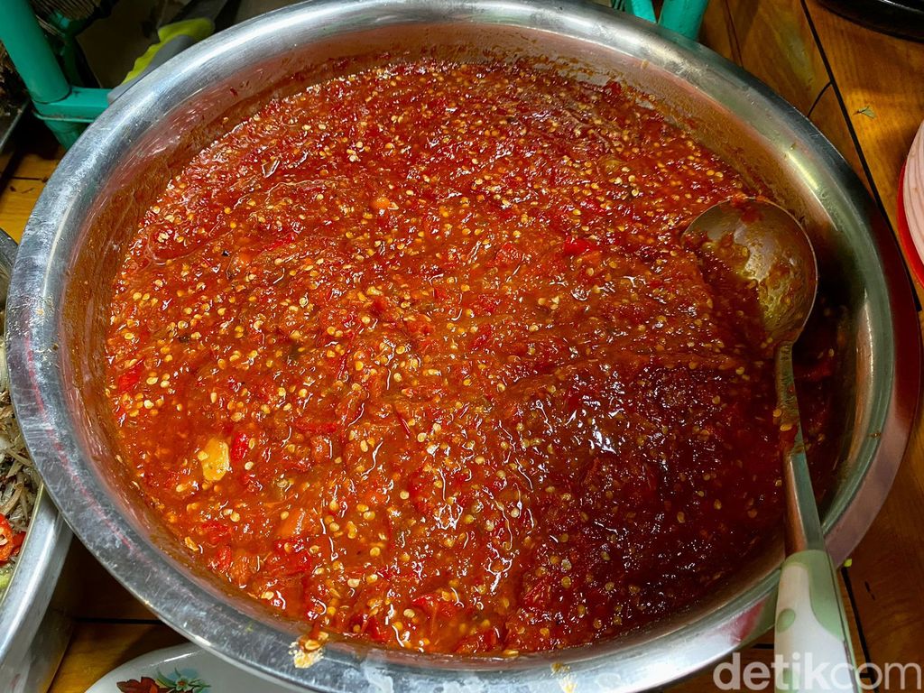 Oseng-oseng Bang Madun: Pecak Gurame dan Jengkol Balado 'Nyak Kopsah' yang Viral