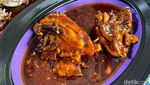Aksi Nyak Kopsah Sapa Pengunjung hingga Racik Menu Betawi Mantul