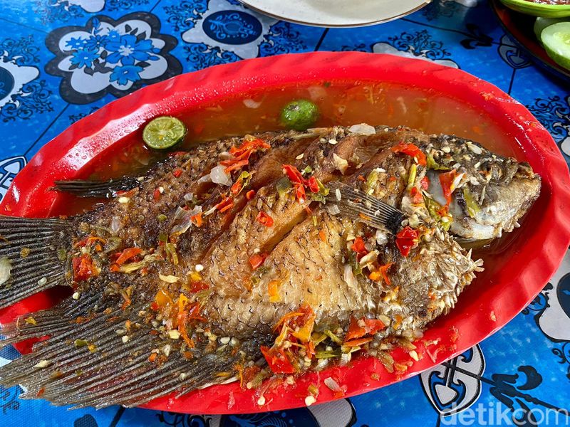 Oseng-oseng Bang Madun: Pecak Gurame dan Jengkol Balado 'Nyak Kopsah' yang Viral