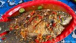 Aksi Nyak Kopsah Sapa Pengunjung hingga Racik Menu Betawi Mantul