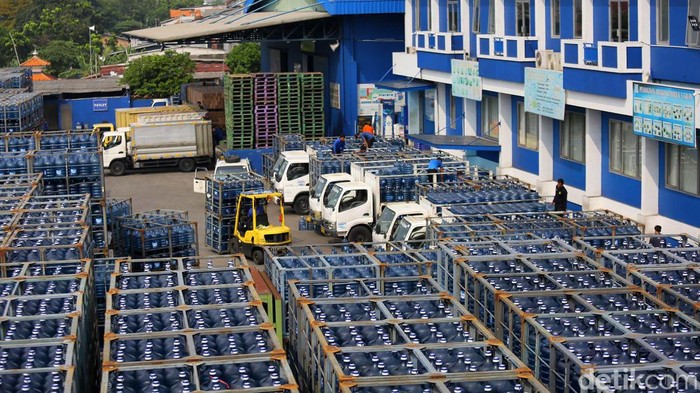 Pangsa Pasar Air Minum Kemasan Lokal Meningkat Pangsa pasar air minum dalam kemasan (AMDK) produk dalam negeri mengalami peningkatan dalam periode satu tahun terakhir. Hal itu berdasarkan data Asparminas