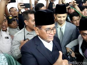 Panji Gumilang Tiba di Gedung Sate, Ucap Shalom Alaichem