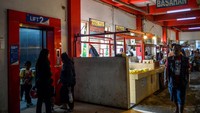 Pasar Atas Cimahi menjadi salah satu pasar yang sudah memiliki status SNI melalui program pasar juara yang dicanangkan oleh Pemerintah Provinsi Jawa Barat guna meningkatkan daya beli masyarakat seiring dengan peningkatan kualitas pasar yang bersih dan nyaman.  