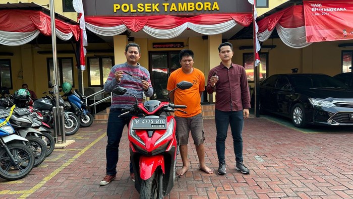 Pelaku curanmor di Tambora Jakbar ditangkap saat dorong motor curian