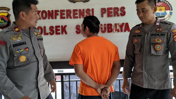 Pelaku pencurian mesin air di Polsek Sandubaya dibekuk, Jumat (23/6/2023). Foto: Ahmad Viqi/detikBali.