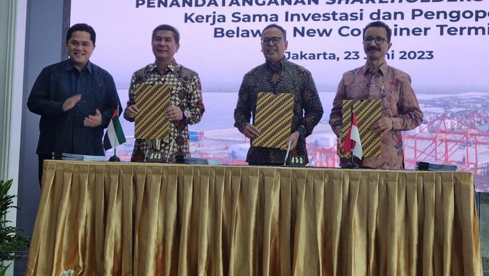 PT Pelabuhan Indonesia Group Chairman and CEO DP World, Sultan Ahmed Bin Sulayem dan Ketua Dewan Direktur Indonesia Investment Authority melakukan pendatanganan kerjasama perkuat pelabuhan laut