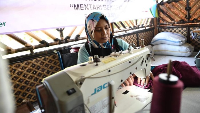 Relawan Sandiaga Uno gelar pelatihan menjahit untuk difabel di Kabupaten Bekasi