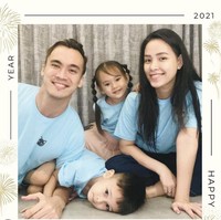 Lady Nayoan juga mengatakan telah mengetahui perselingkuhan suaminya dengan Syahnaz sejak pertengahan 2022 sebelum melahirkan. Meski demikian, mereka memiliki kesepakatan damai dan tetap terlihat romantis di Instagram. Foto: Instagram