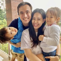 Dari pernikahan Rendy Kjaernett dan Lady Veronica Nayoan yang sudah berjalan sembilan tahun, telah dikaruniai 3 orang anak yang bernama Noah, Emma, dan Jacob. Foto: Instagram