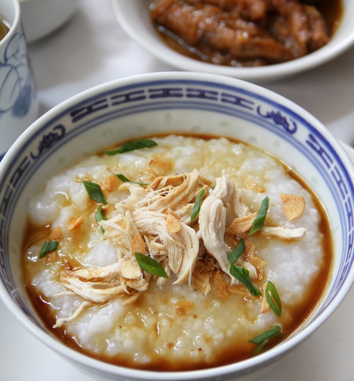 Resep Bubur Ayam Kuah Kecap Bawang yang Lembut Harum Untuk Sarapan