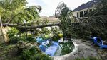 Rumah Rusak-Pohon Tumbang Diterjang Tornado di Texas