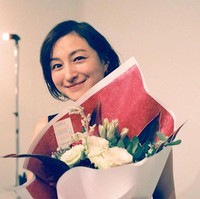 Di 2014, setelah foto-fotonya terekspos dan sampai ke rumah Takeru Satoh, kami mengadakan pertemuan dengan orang-orang yang terkait. Suamiku dan perusahaan memutuskan untuk membuatnya besar setelah Takeru Satoh membayar cukup banyak uang untuk membuat merek diam, katanya dalam wawancara dengan Weekly Bunshun.Foto: Instagram Ryoko Hirosue