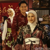 Batik yang lahir dari tangan ibu-ibu yang direlokasi ke rusun Marunda kini semakin dikenal.  