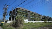 Tak hanya itu, Barry Pullen dan Carlo Karol Bonati sebagai pemilik unit-unit apartemen The DVM merasa telah ditipu oleh Fanni Lauren Christie dan Valerio Tocci. Sebab pada 2018, Velerio Tocci menawarkan unit-unit apartemen kepada Barry Pullen dan Carlo Karol Bonati dengan status kepemilikan hak sewa selama 42 tahun, yaitu hingga April 2061. Barry Pullen dan Carlo Karol Bonati telah menandatangani Sale and Purchase of Right of Lease (SPRL) dengan PT Indo Bhali Makmurjaya. Fanni Lauren Christie sebagai Direktur perusahaan menyebutkan harga unit apartemen DVM sebesar US$ 220 ribu kepada Carlo Karol Bonati dan US$ 180 ribu kepada Barry Pullen. Tapi, akta pemindahan dan penyerahan hak sewa yang dibuat oleh Kantor Notaris Eddy Nyoman Winarta tercantum harga unit apartemen DVM sebesar Rp 500 juta. Nilai ini bukan harga sebenarnya yang telah ditetapkan dalam SPRL dan bukti pengiriman/transfer uang.