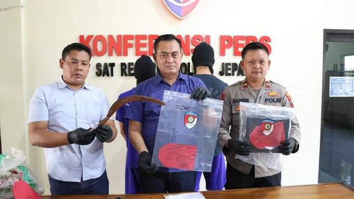 Polres Jepara menggelar ungkap kasus penganiayaan warga di pondok pesantren di Polres Jepara, Jumat (23/6/2023).