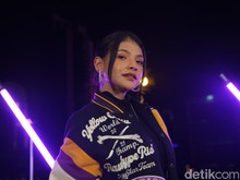 Sara Fajira Tonton Anime demi Peran di Para Betina Pengikut Iblis Part 2