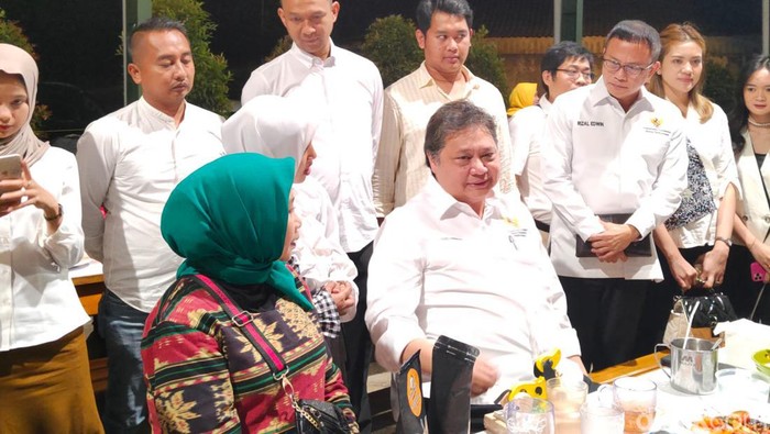 Silaturahmi Airlangga Hartarto dengan para kader Partai Golkar di Kota Bandung.