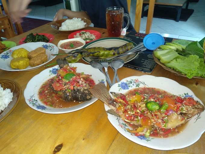 5 Warung Makan Betawi di Depok yang Sedep Kagak Ade Duenye
