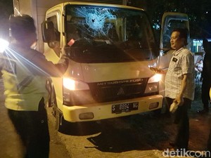 Lagi, Kaca 5 Truk jadi Korban Lempar Batu Pemotor Ngawur di Mojokerto