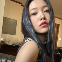 Bentuk bibir Yeri Red Velvet yang plumpy semakin terlihat jelas dalam unggahan fotonya pada 2022. Sejumlah netizen Korea menuding Yeri melakukan filler bibir. Namun banyak penggemar yang membelanya dan menganggap idol 24 tahun itu bebas melakukan apa saja yang membuat dirinya merasa cantik. Foto: Instagram