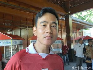 Gibran Emoh Beri Foto ke Giring: Baliho Tak Efektif, Mending Blusukan