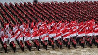 Dari 7.000 pasukan Satgas Cakra Buana PDIP itu, dibagi menjadi dua masing-masing pasukan inti sebanyak 5000 orang tampil di tengah lapangan. Sedangkan 2.000 pasukan sisanya bertugas menjaga keamanan di luar dan di dalam stadion.