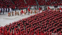 Gerakan penuh disiplin ini pun memasuki stadion dalam satu komando Satgas Cakra Buana ini sejalan dengan visi dari Satgas Cakra Buana sebagai tulang, otot, dan mata PDI Perjuangan.