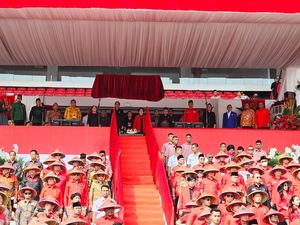 Ahok, Gibran hingga Bobby Pakai Caping di Acara Bulan Bung Karno