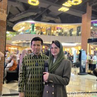 Arumi Bachsin memberikan tanggapan positif terhadap acara Emeron Hijab Hunt 2023. Seru banget ya kita bisa melihat dari pemenang sebelumnya yang sekarang kiprahnya pemenang sudah bisa jadi batu loncatan buat teman-teman semua. Pemenangnya utama ya mudah-mudahan dari Jawa Timur amin, ungkap Arumi Bachin di Pakuwon Mall, Surabaya (24/6/2023). Foto: Gresnia/Wolipop.