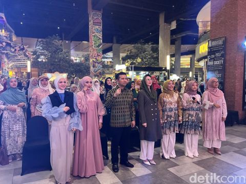 Audisi Emeron Hijab Hunt 2023 dihadiri oleh Wakil Gubernur Jawa Timur Emil Dardak dan istrinya, Ketua Penggerak PKK Jawa Timur Arumi Bachsin.