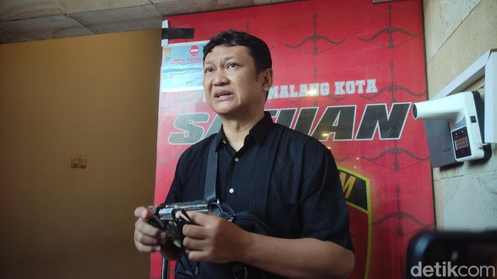 Bambang Rukminto saat melapor ke Polresta Malang Kota