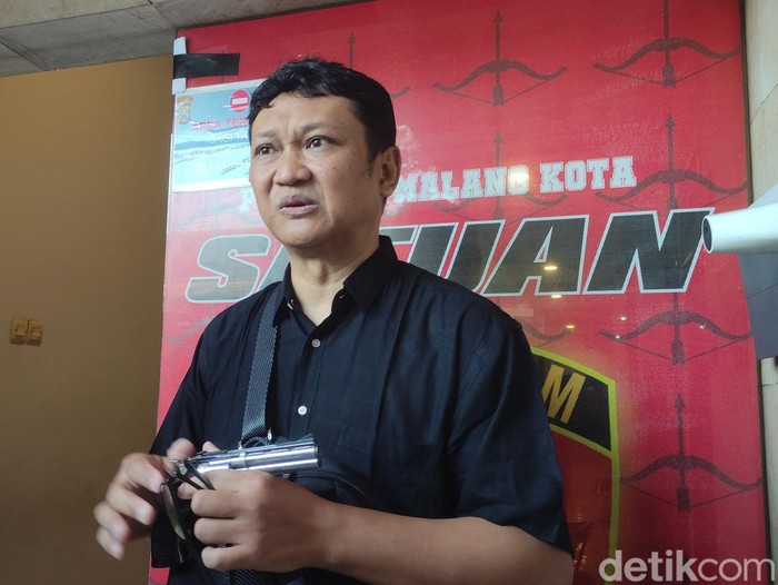 Bambang Rukminto saat melapor ke Polresta Malang Kota