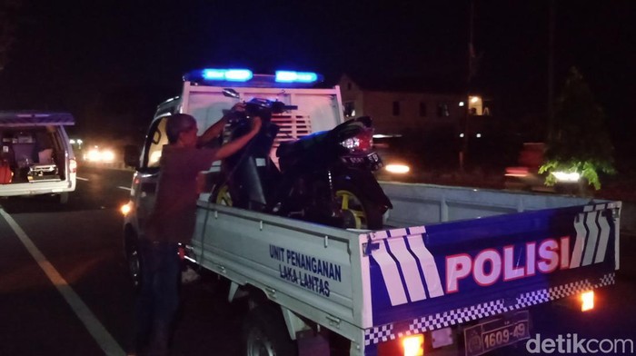 Barang bukti motor dievakuasi tim Sat Lantas Polres Klaten, Jumat (23/6/2023)