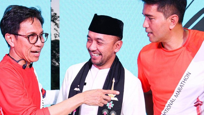 BTN Jakarta Run 2023 Bakal Digelar Corporate Secretary Bank BTN Ramon Armando berbincang dengan Plh Kepala Dinas Pemuda dan Olahraga Provinsi DKI Jakarta Hendra Eka Permana saat konferensi pers BTN Jakarta Run 2023 di Jakarta, Jumat (23/6). BTN Jakarta Run 2023 sebagai rangkaian HUT DKi Jakarta diyakini dapat meningkatkan citra positif Kota Jakarta dan turut memperkenalkan Bank BTN sebagai bank yang lebih modern dan kekinian.
BTN Jakarta Run 2023 akan diselenggarakan pada 12 November 2023 dipusatkan di sekitar areal Monas dengan target peserta sebanyak 15.000 pelari. Adapun kategori yang dilombakan adalah Marathon (42K), Half Marathon (21K), 10K dan 5K.
