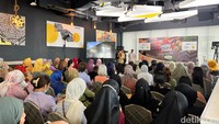 Seperti ini suasana cooking and baking class pada Sabtu (24/06). Para peserta memenuhi area restoran Yello Hotel Harmoni. Antusiasme peserta juga sangat tinggi. Foto: Detikcom / Atiqa Rana