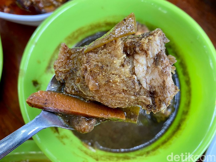 Dapur Ngacir Mandra Viral, Andalannya Jengkol yang Diproses 5 Hari
