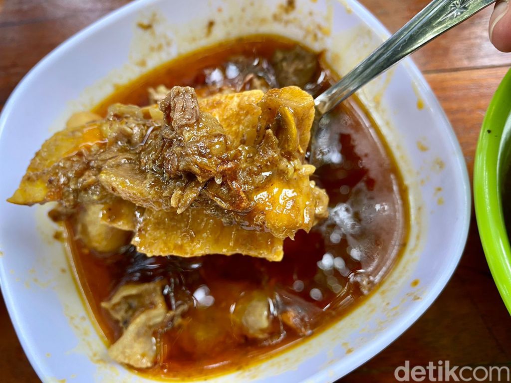 Dapur Ngacir Mandra Viral, Andalannya Jengkol yang Diproses 5 Hari
