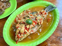 10 Rumah Makan Betawi Ini Punya Gabus Pucung dan Pecak Enak