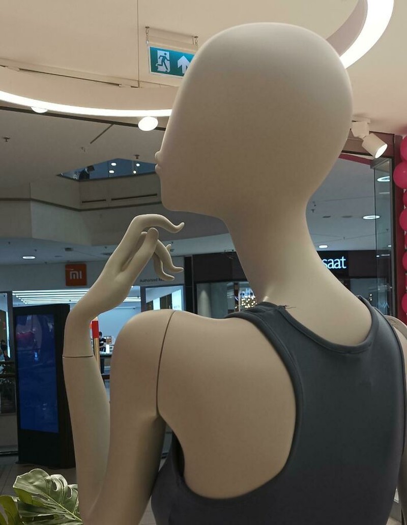 Desain gagal yang creepy