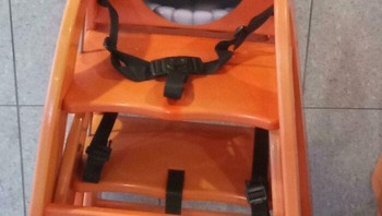 Kursi anak-anak di McDonalds yang sepertinya sudah tidak sabar memangsa korban berikutnya. Foto: Reddit via Bored Panda