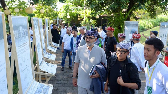 Direktur Aga Khan Award Farrokh Derakhshani