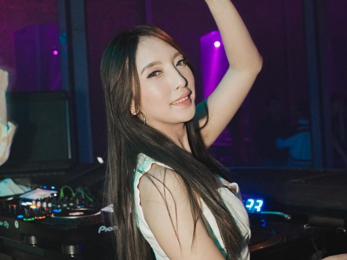 dj elora