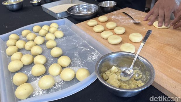 Empuk Manis Donat Onde-Onde dan Donat Flan Mudah Dibuat dengan Tips Ini