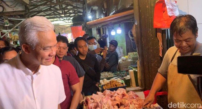 Ganjar Pranowo di Pasar Warakas, Jakarta Utara, 24 Juni 2023. (Mulia Budi/detikcom)