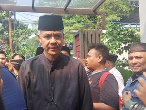 Ganjar Melayat ke Rumah Duka Politisi Partai Gerindra Desmond Mahesa