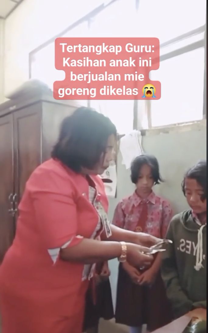Haru! Bocah SD Jualan Mie di Kelas Demi Beli Kebutuhan Sekolah